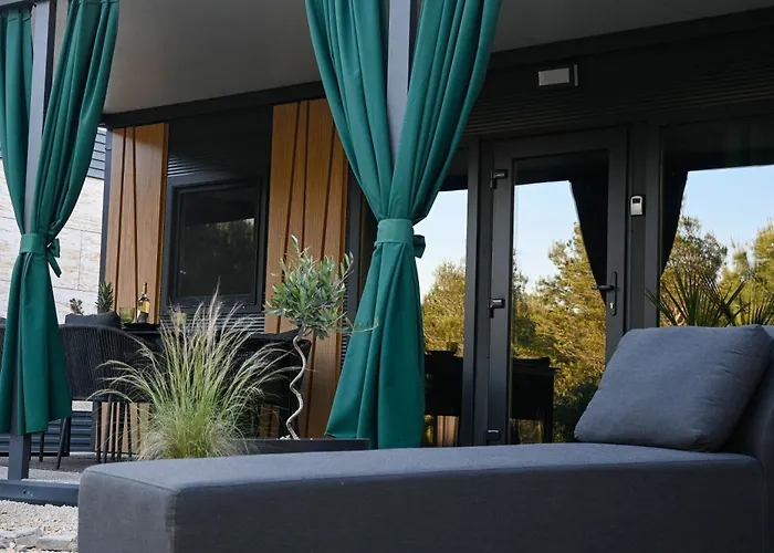 Innova Travelvir - Mobhome Gita *