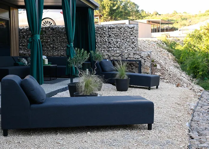 Innova Travelvir - Mobhome Gita *